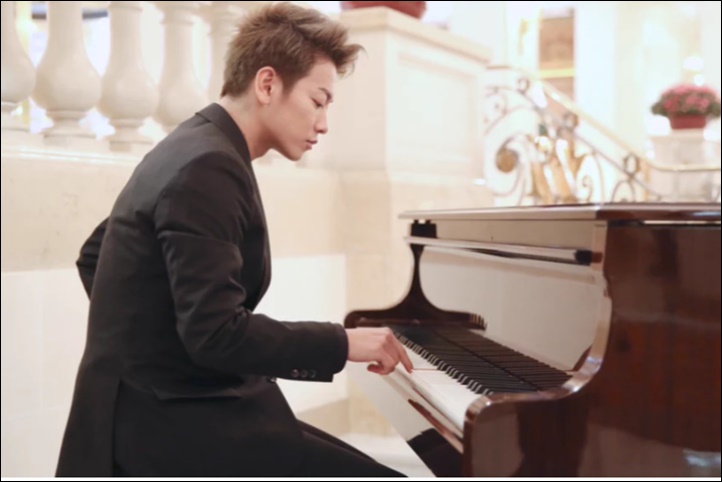 【動画】佐藤健はピアノも弾ける？！曲名が気になる！いつから習ってた？
